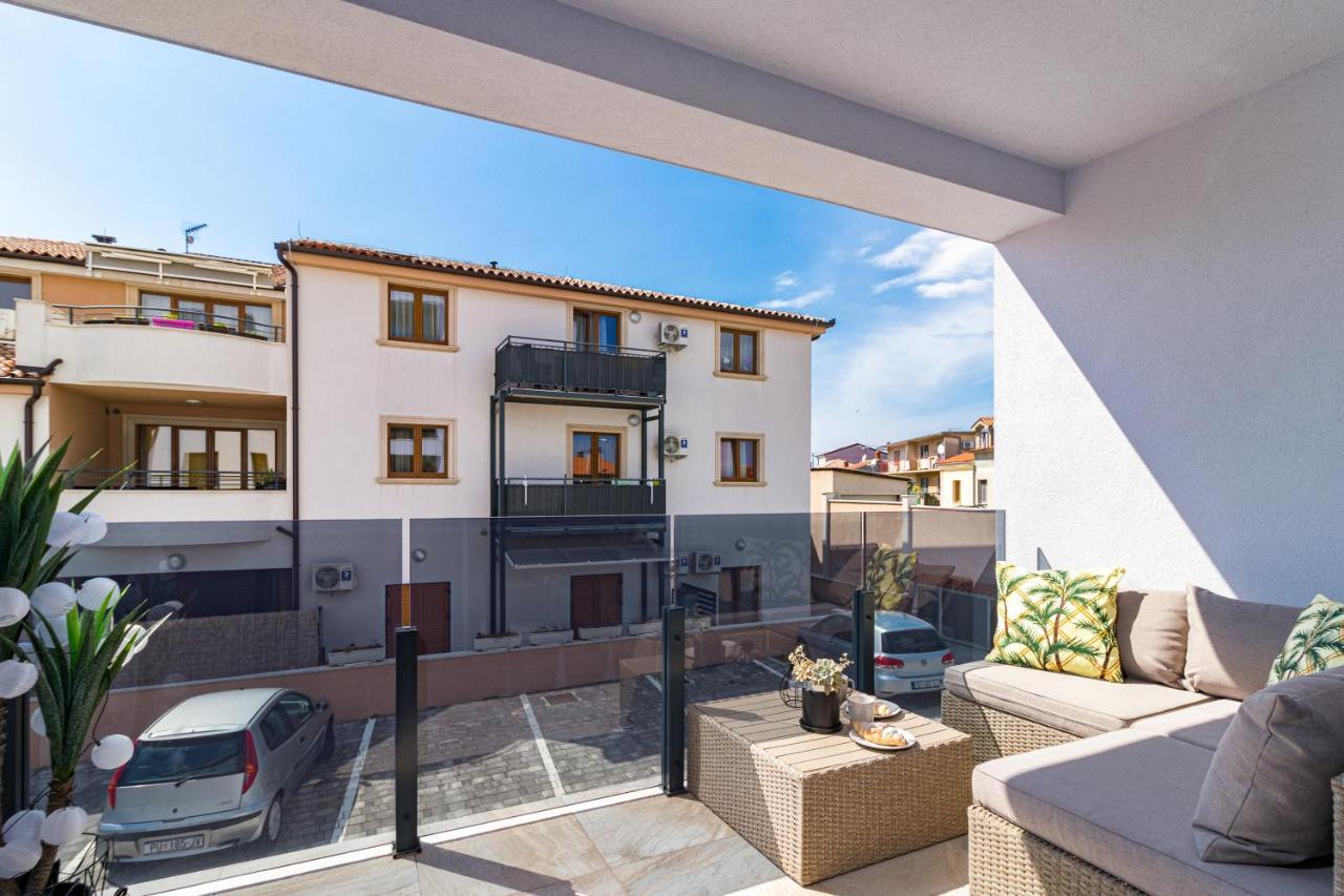 M****, New City + Parking Apartment