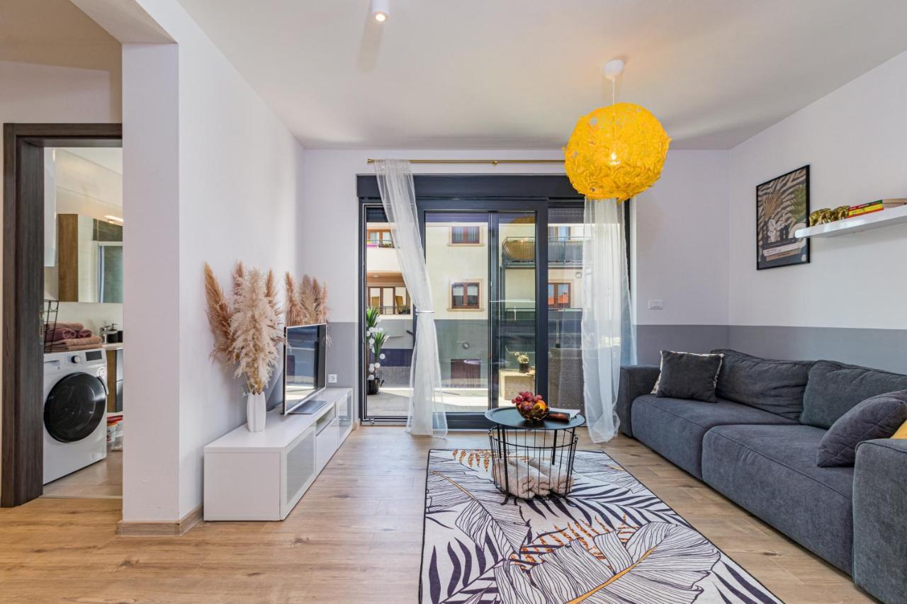 Apartment M****, New City + Parking
