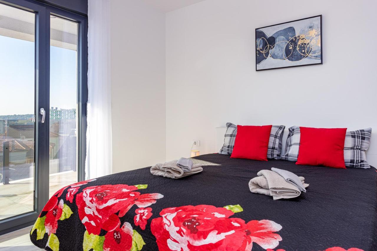 M****, New City + Parking Apartment Pula