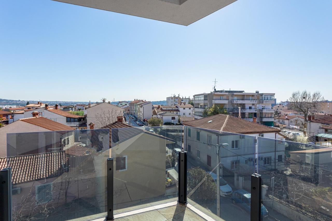 M****, New City + Parking Apartment Pula