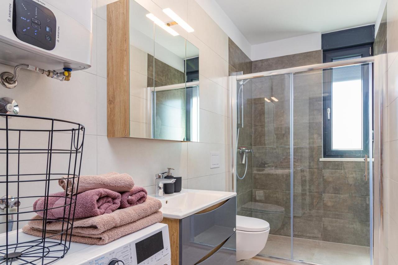 M****, New City + Parking Apartment