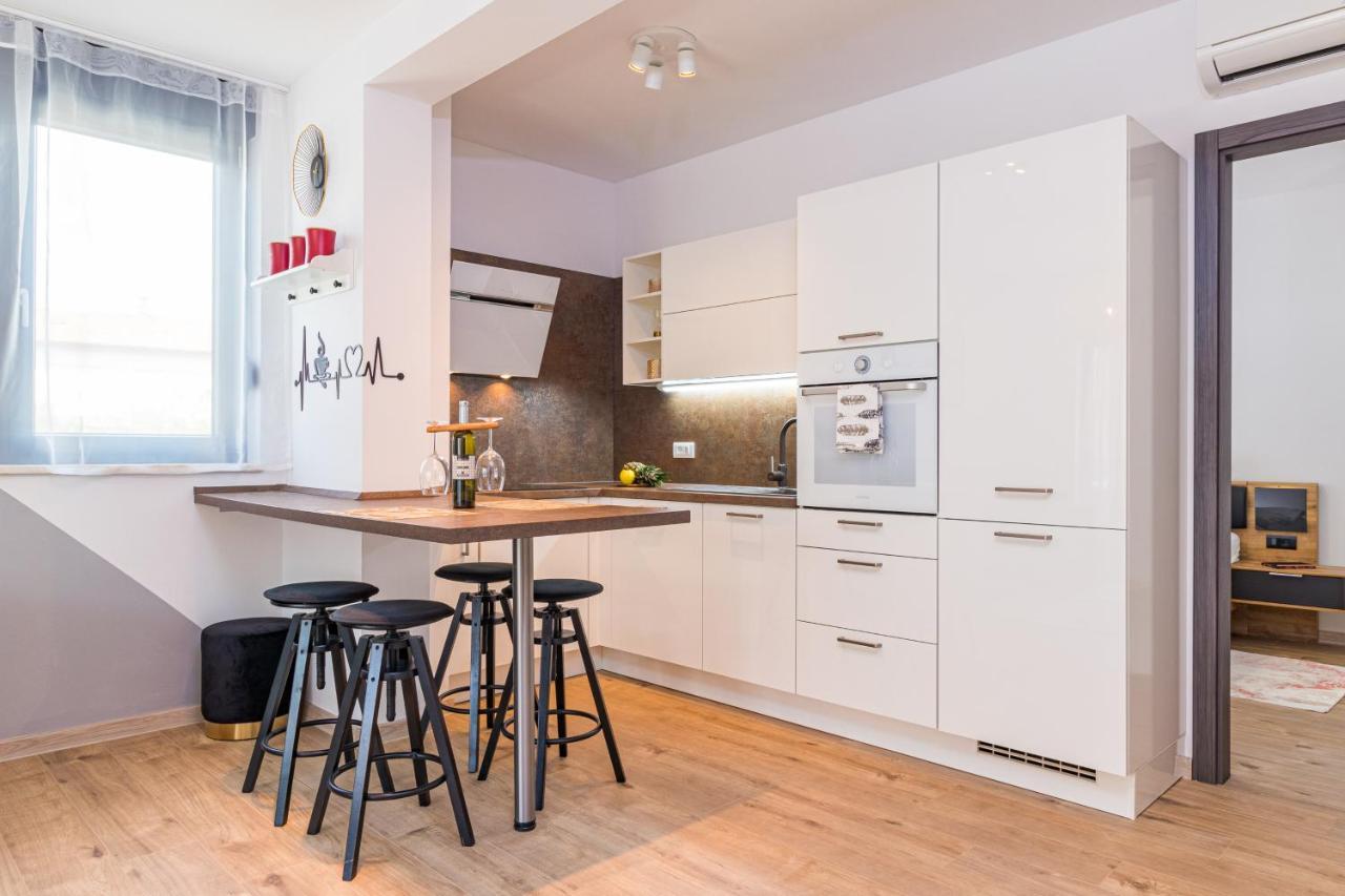 M****, New City + Parking Apartment *