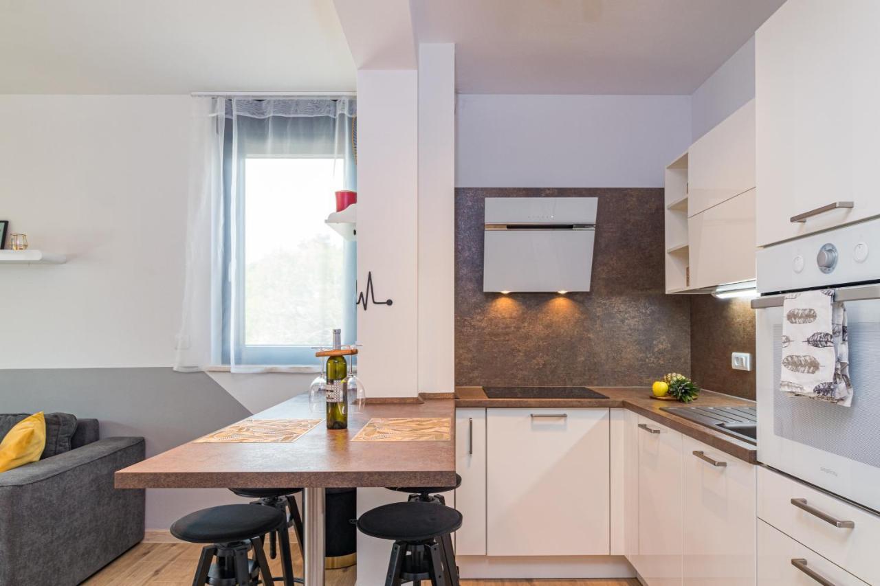 M****, New City + Parking Apartment *