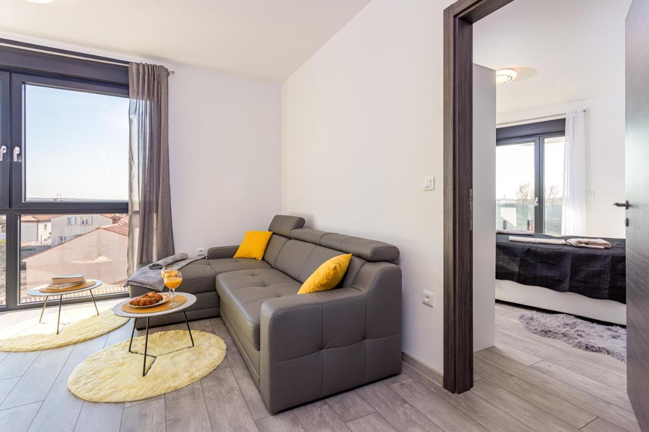 M****, New City + Parking Apartment *