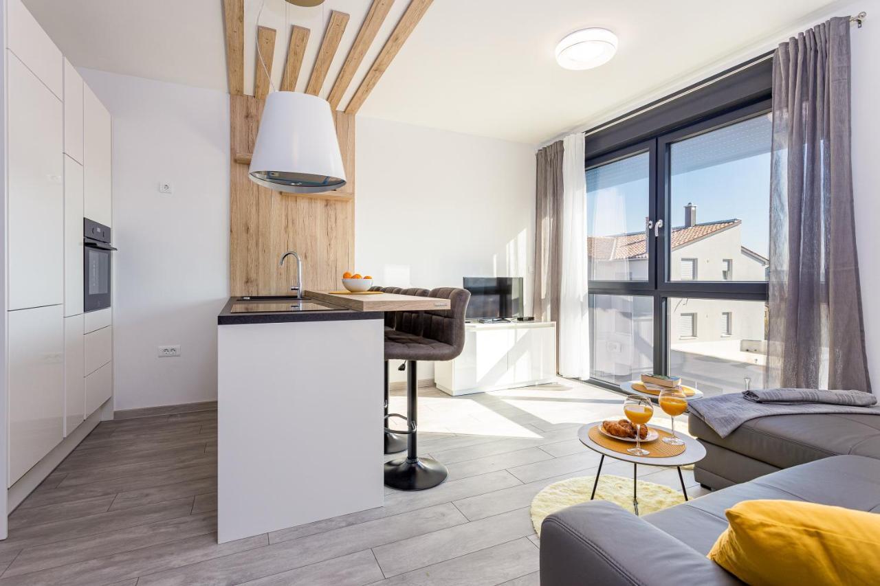 Apartment M****, New City + Parking *